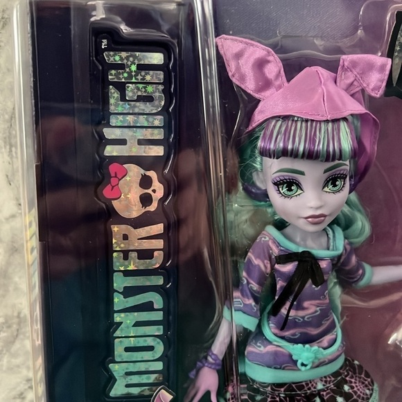 Monster High Twyla Creepover Party Fashion Doll New - Picture 4 of 12